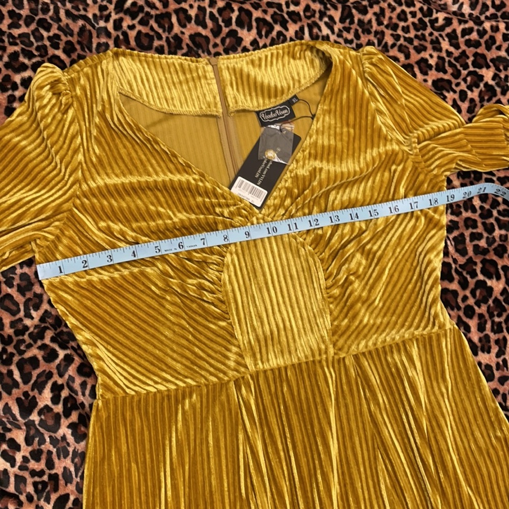 Elegant Gold Pleated Dress - Picture 6 of 8